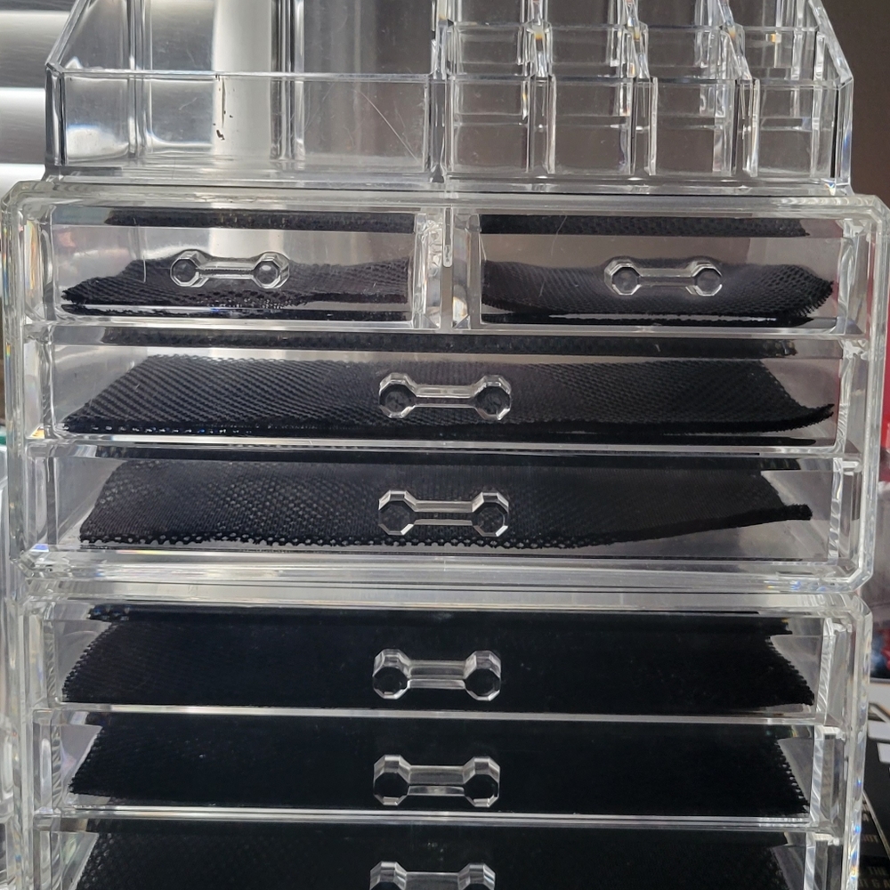 Make up organizer